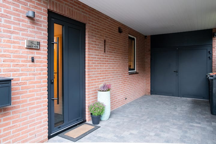 Photo 32 of Emmastraat 13