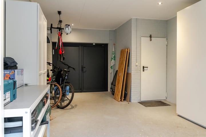 Photo 33 of Emmastraat 13