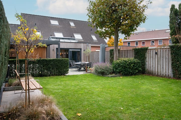 Photo 42 of Emmastraat 13