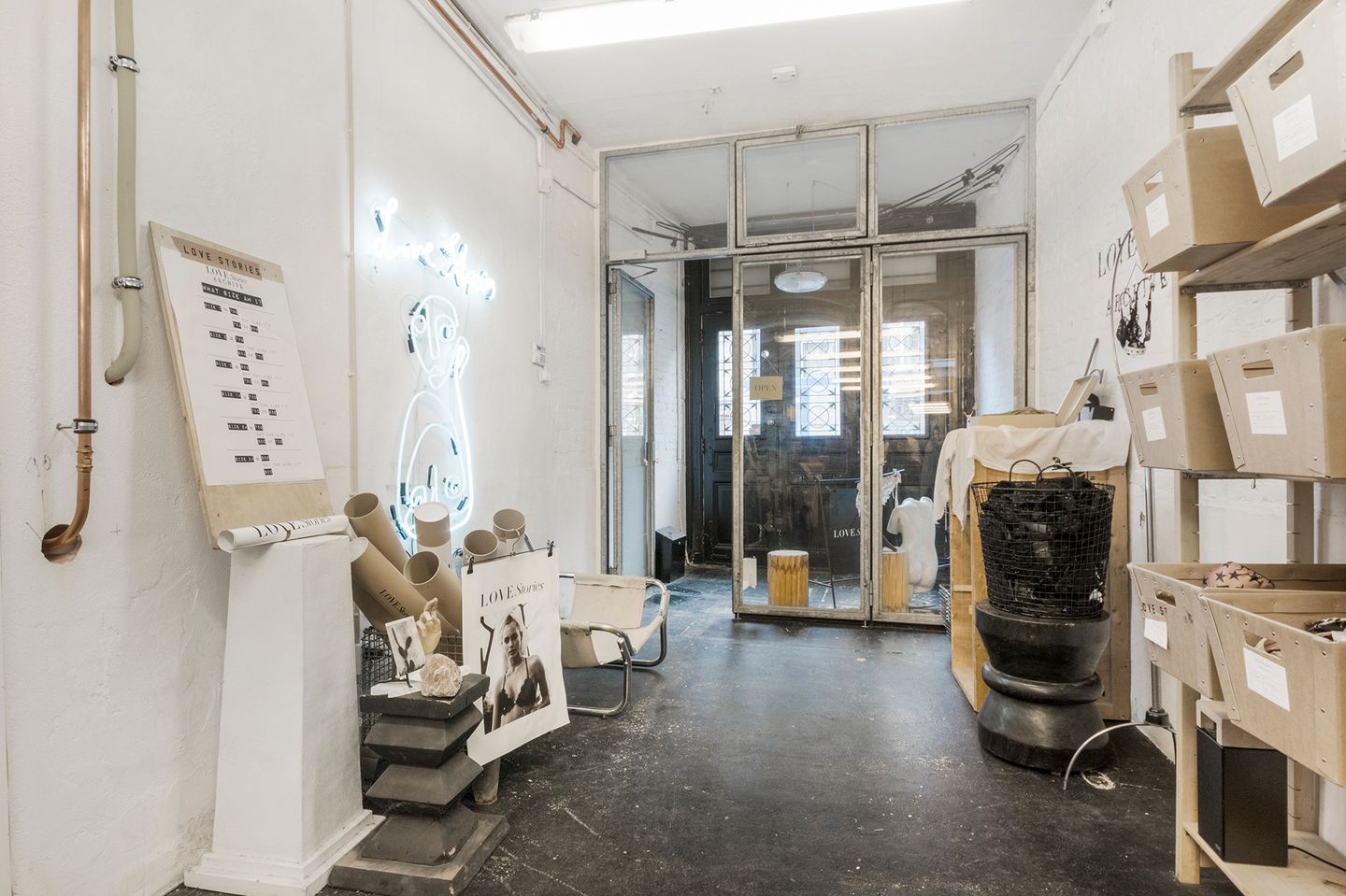 View photo 3 of Oudezijds Achterburgwal 145-H