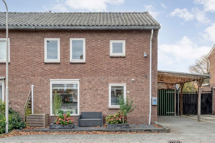 Photo 2 of Beatrixstraat 28