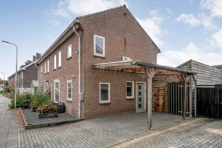 Photo 4 of Beatrixstraat 28