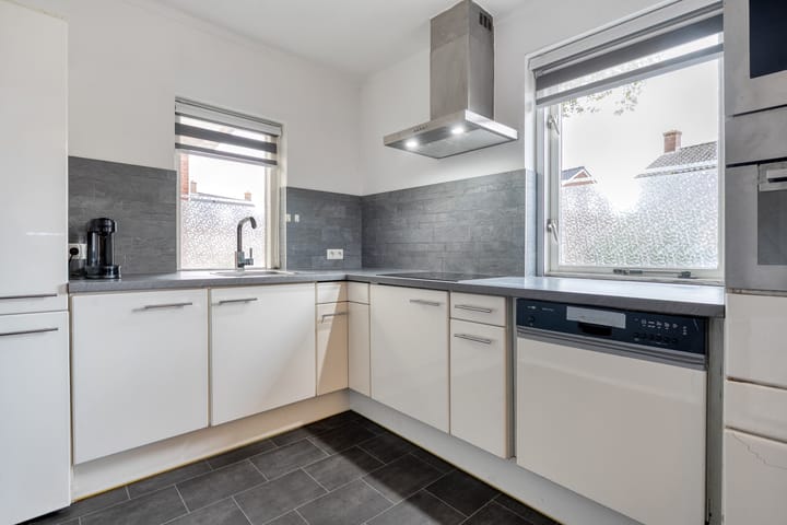 Photo 14 of Beatrixstraat 28