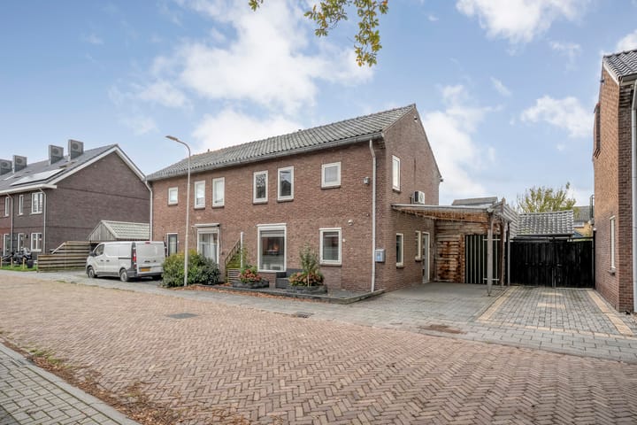 Photo 35 of Beatrixstraat 28