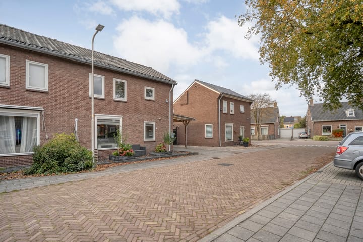 Photo 36 of Beatrixstraat 28