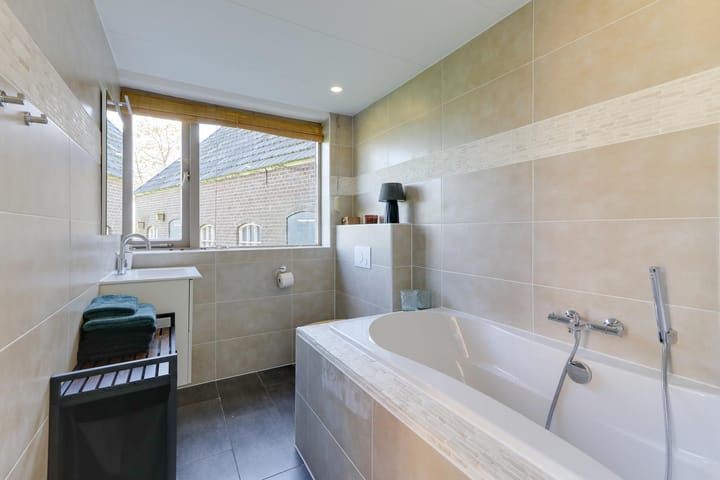 Photo 30 of Monseigneur Hendriksenstraat 18-A