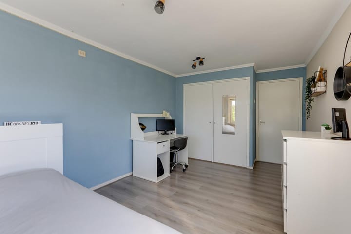 Photo 34 of Monseigneur Hendriksenstraat 18-A