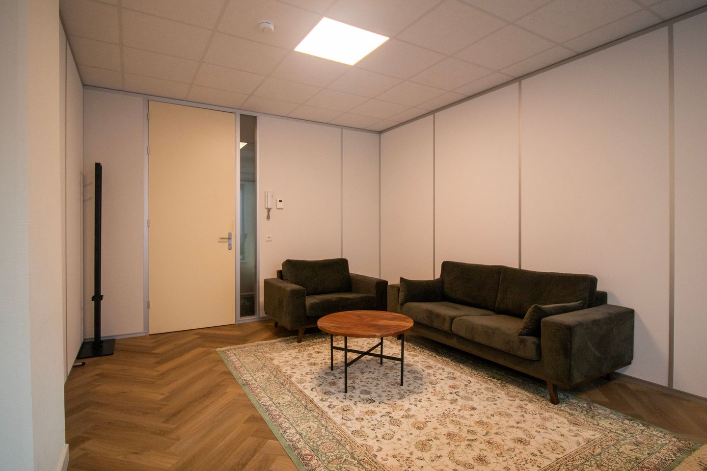 View photo 4 of Stationsstraat 1-r