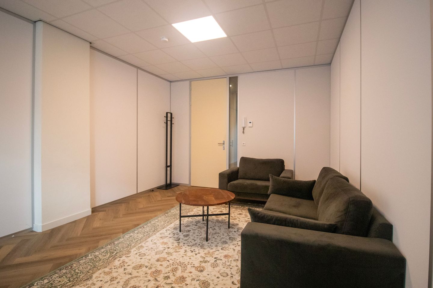 View photo 5 of Stationsstraat 1-r