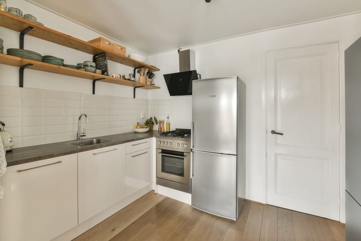 Photo 6 of Haarlemmerstraat 60-3