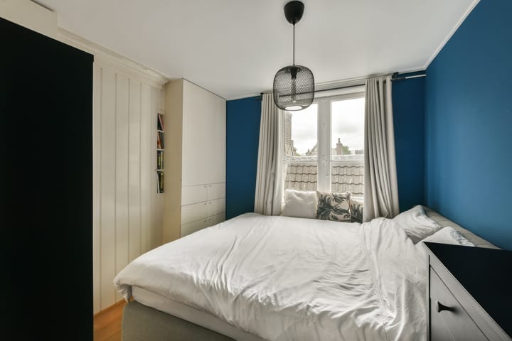 Photo 10 of Haarlemmerstraat 60-3