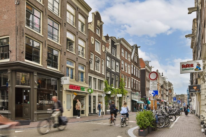 Photo 16 of Haarlemmerstraat 60-3