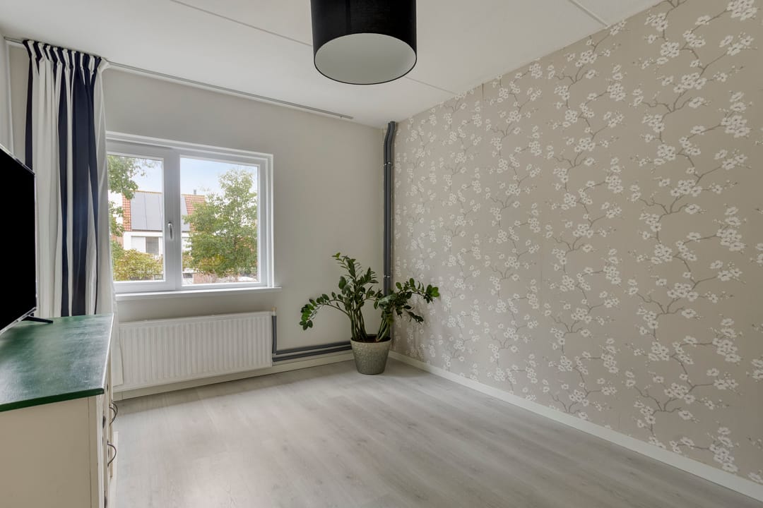Photo 23 of Botertonstraat 17