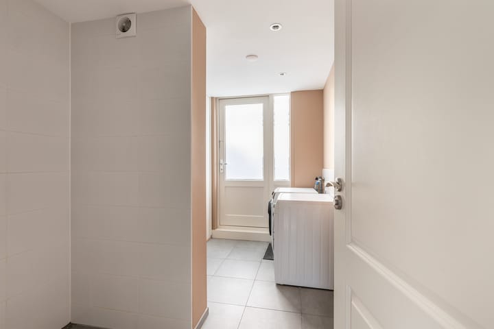 Photo 31 of Willem Beukelszoonstraat 84