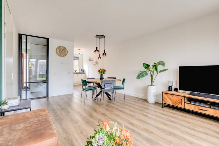 Photo 11 of Vriesschestraat 50