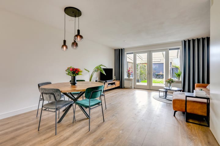 Photo 12 of Vriesschestraat 50