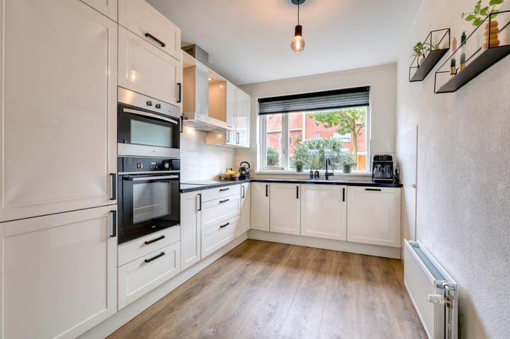 Photo 18 of Vriesschestraat 50