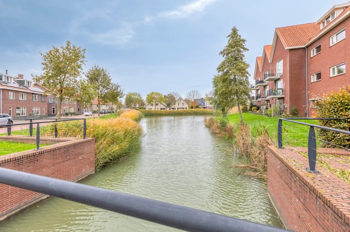 Photo 49 of Vriesschestraat 50