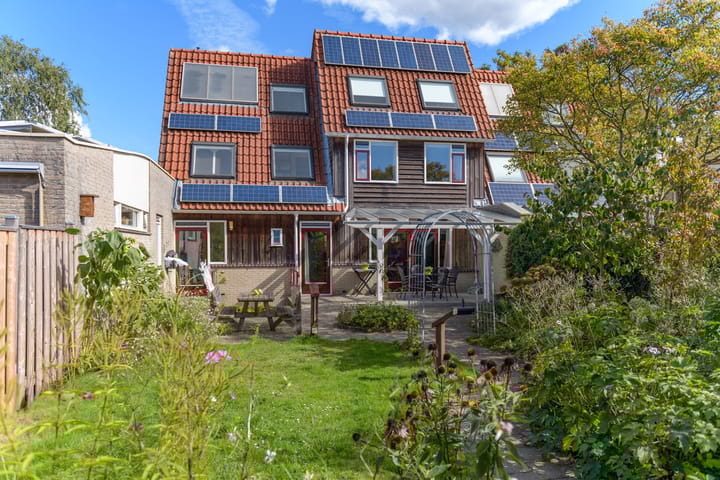 Photo 2 of Ien Dalessingel 35