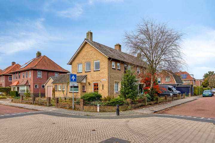 Photo 2 of Wilhelminastraat 21