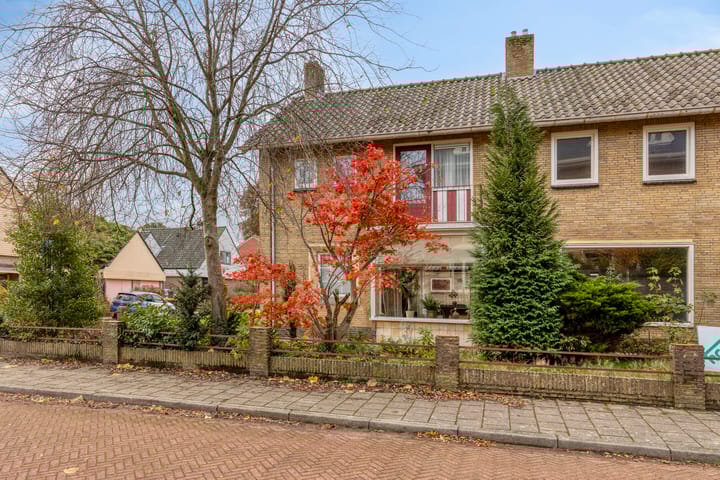 Photo 4 of Wilhelminastraat 21