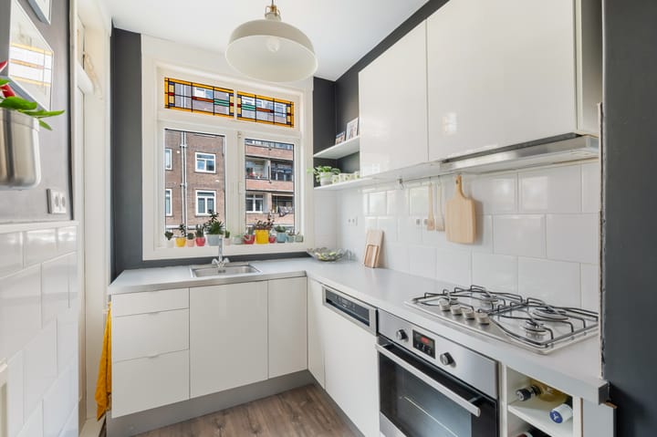 Photo 2 of Delfgaauwstraat 33-B