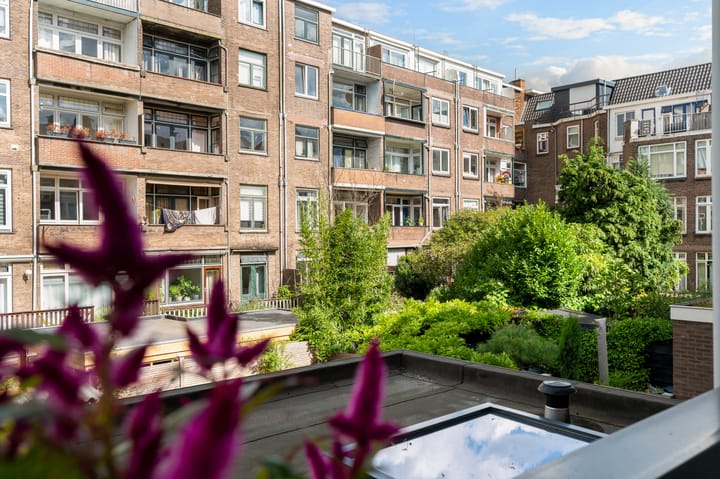 Photo 19 of Delfgaauwstraat 33-B