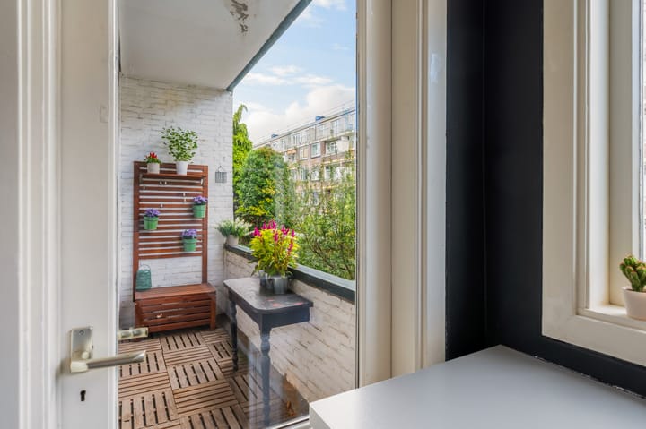 Photo 21 of Delfgaauwstraat 33-B