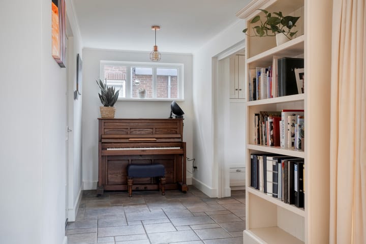 Photo 10 of Dr. Schaepmanstraat 37