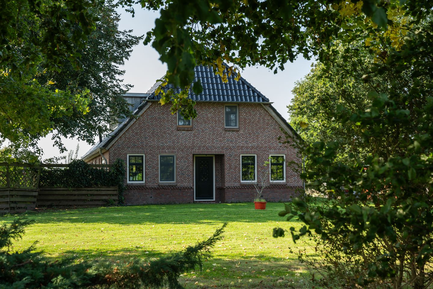 View photo 5 of Domeinweg 11