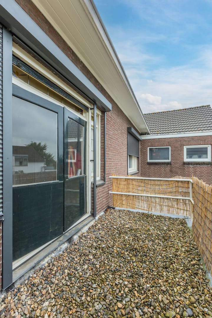 Photo 36 of Voorstraat 8