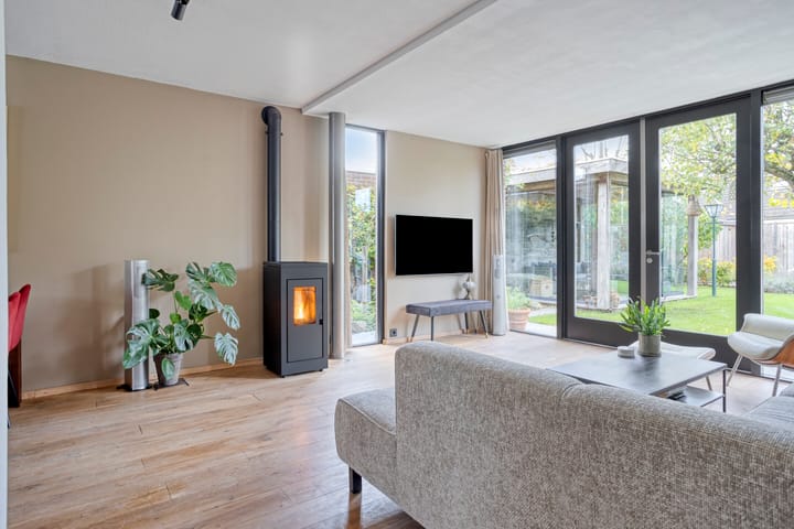 Photo 2 of Hoefbladstraat 12