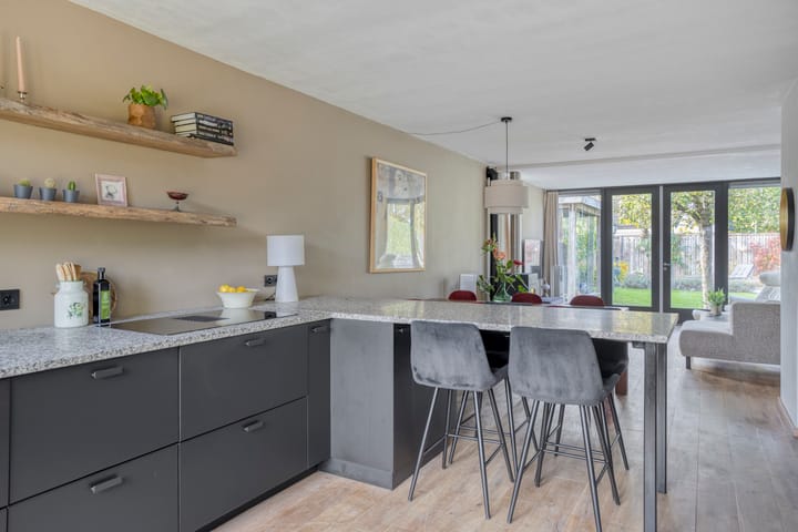 Photo 3 of Hoefbladstraat 12