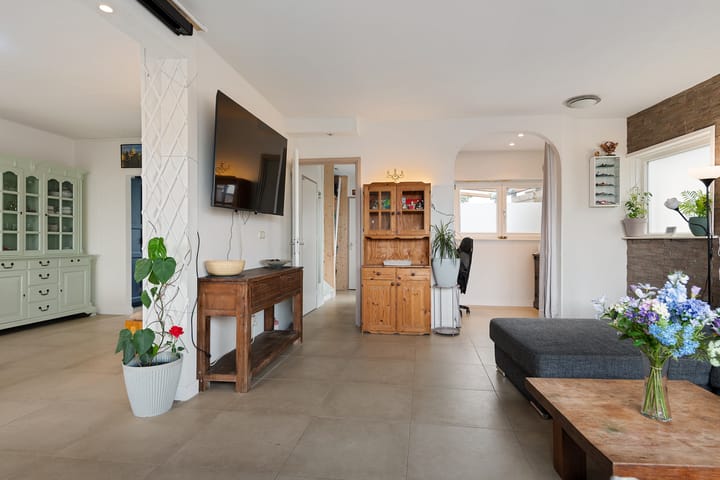 Photo 2 of Oosteinderlaan 26