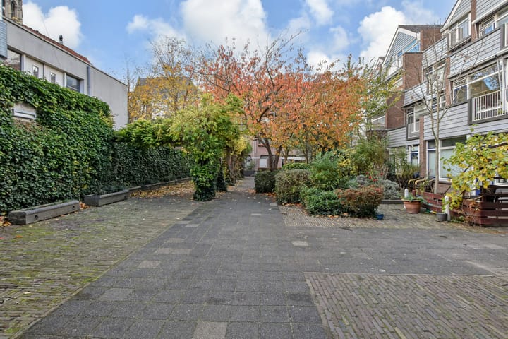 Photo 84 of Oosteinde 191