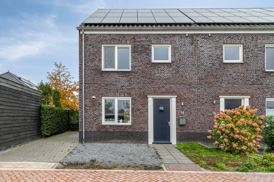 Foto 8 van Den Berk 18