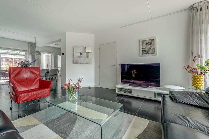 Photo 4 of Van Agtlaan 15