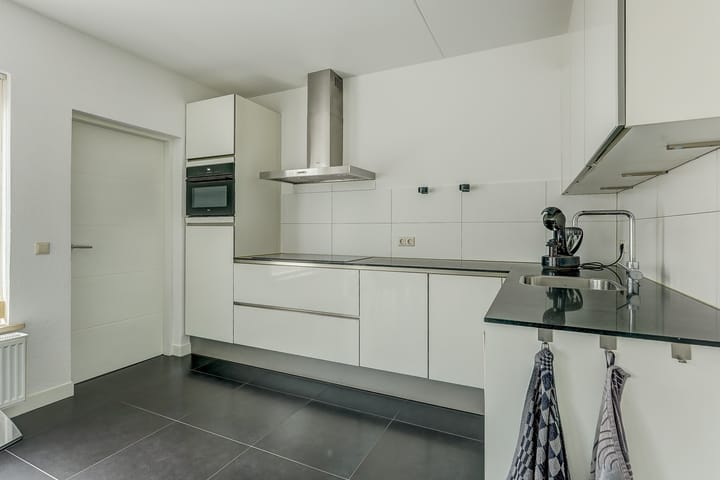 Photo 12 of Van Agtlaan 15