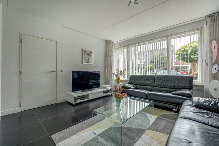 Photo 3 of Van Agtlaan 15