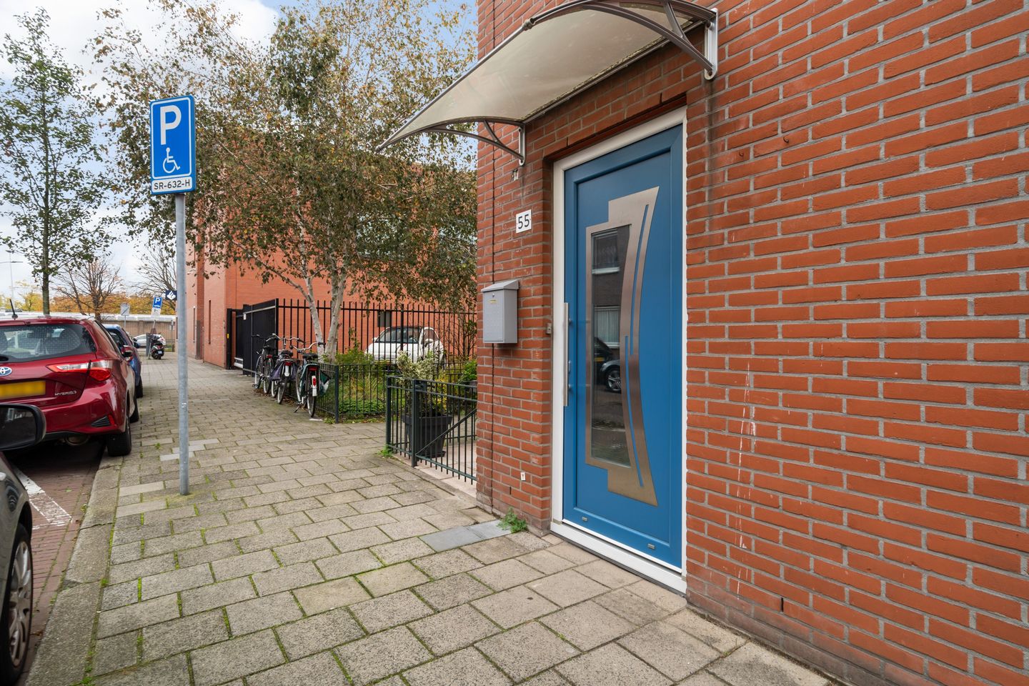 Photo 4 of Van Miereveltstraat 55