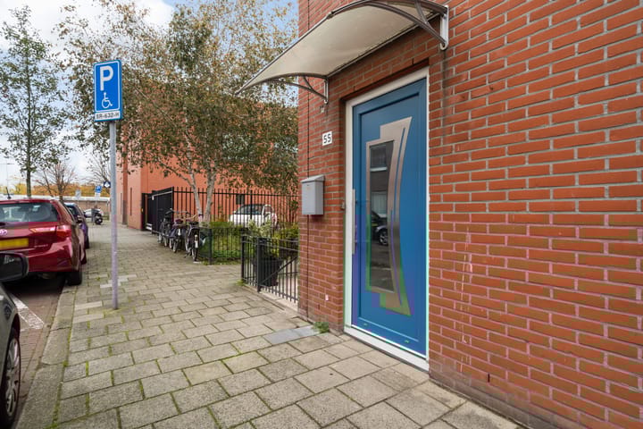 Photo 4 of Van Miereveltstraat 55