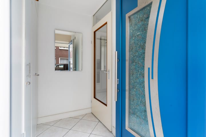 Photo 6 of Van Miereveltstraat 55