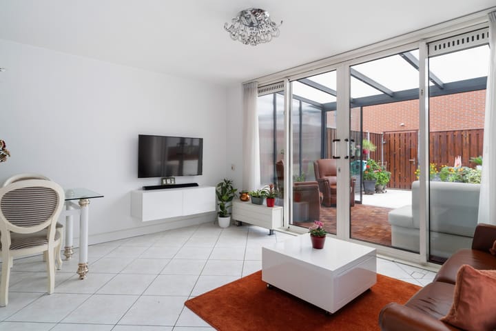 Photo 9 of Van Miereveltstraat 55