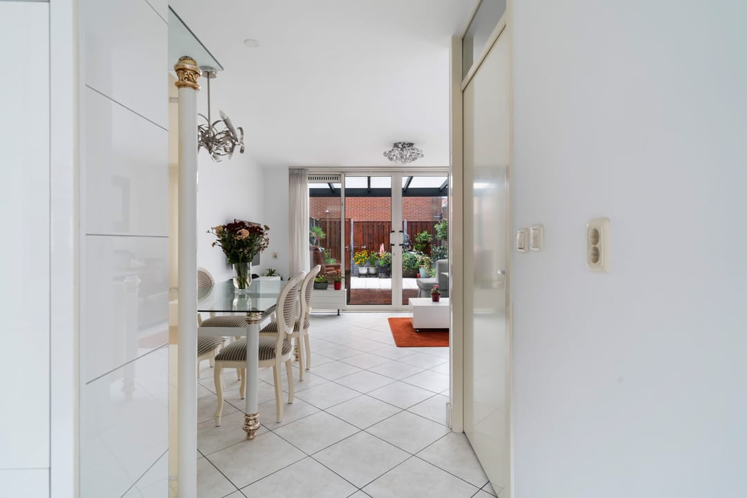 Photo 17 of Van Miereveltstraat 55