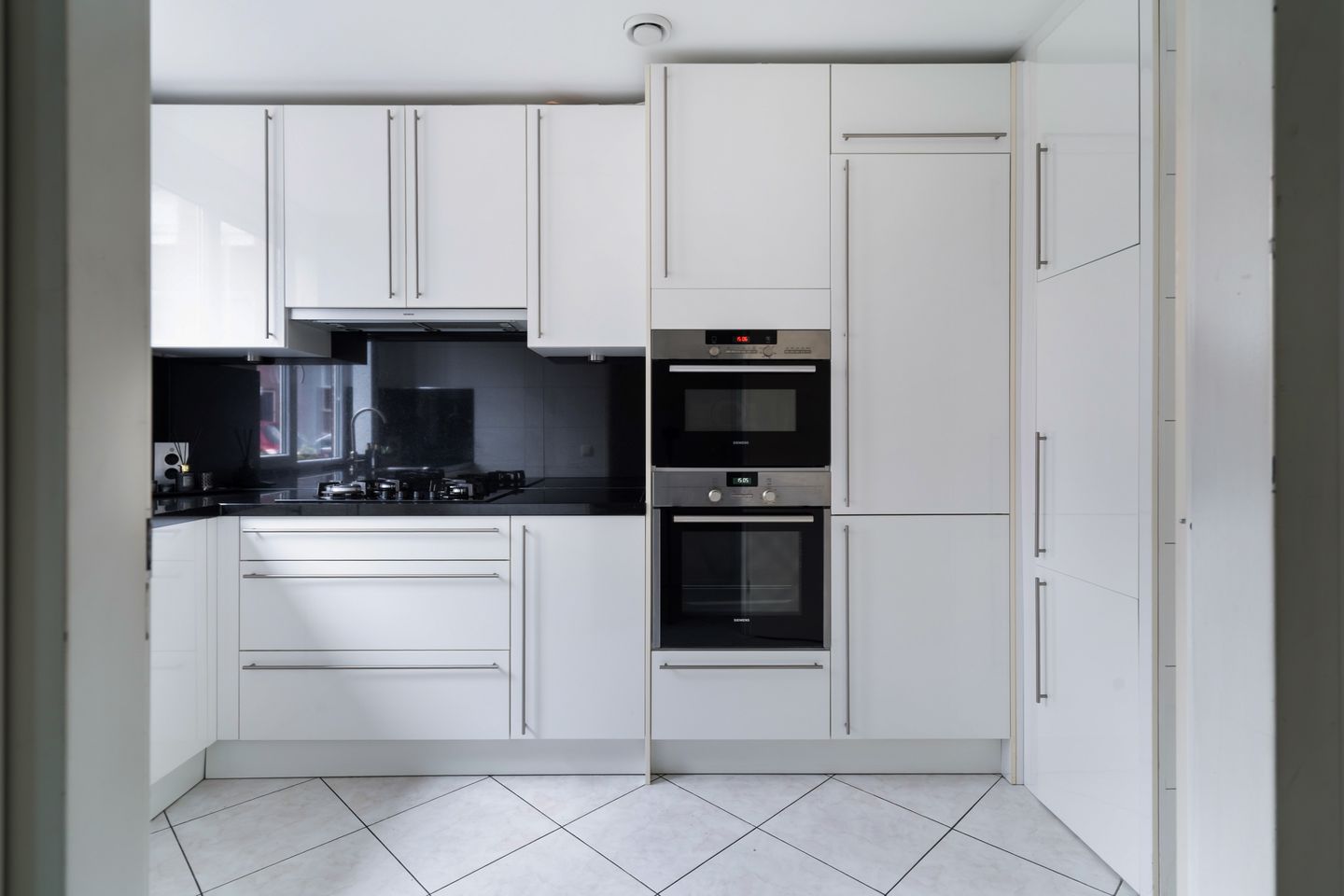 Photo 19 of Van Miereveltstraat 55