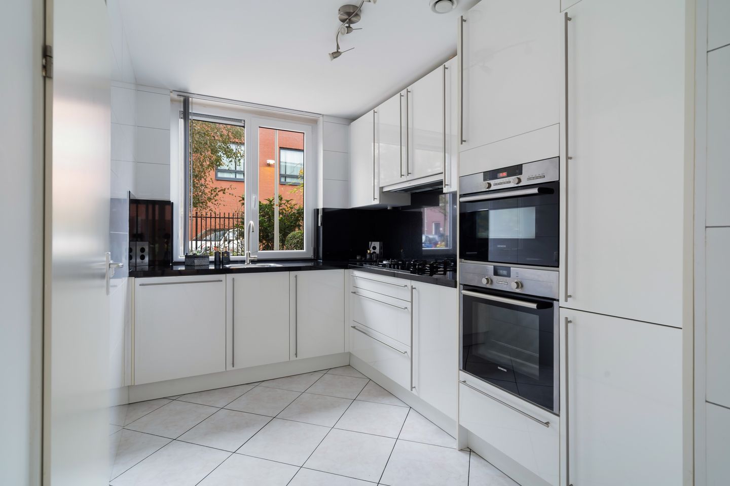 Photo 20 of Van Miereveltstraat 55