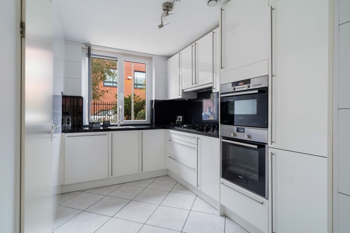 Photo 20 of Van Miereveltstraat 55