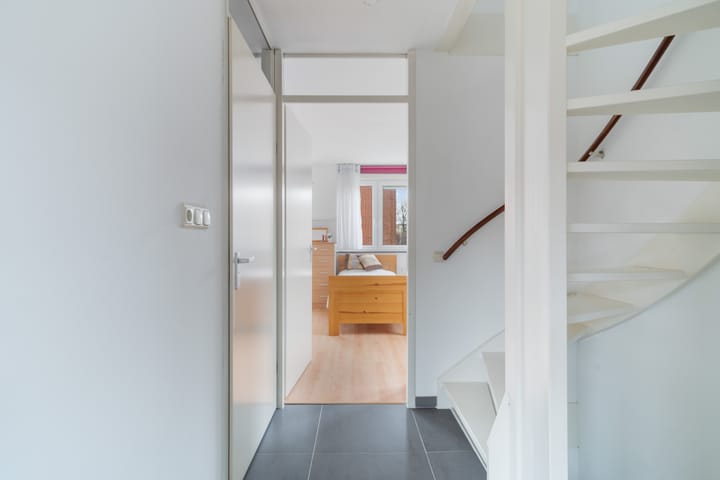 Photo 23 of Van Miereveltstraat 55