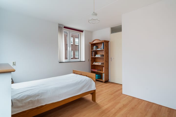 Photo 27 of Van Miereveltstraat 55