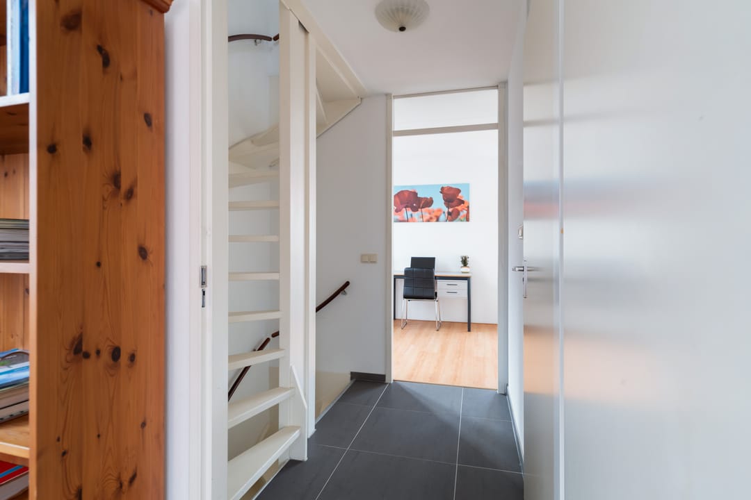 Photo 28 of Van Miereveltstraat 55